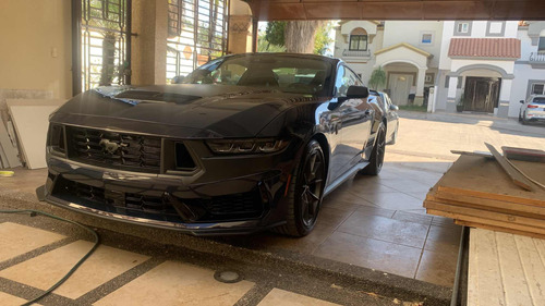 Ford Mustang Dark Horse