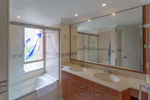 Apartamento En Venta En El Tesoro. Cod V15499