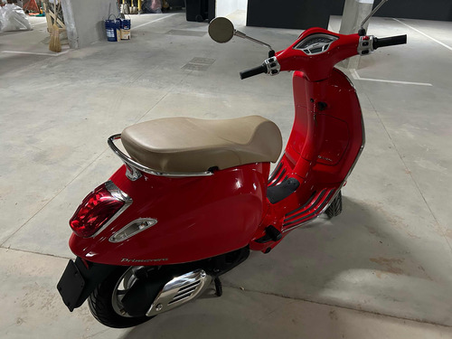 Vespa Italiana 125- Nueva, 300 Km.
