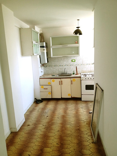Departamento 3 Ambientes Piso 2º Por Escalera. Coronel Luna 585 Valentín Alsina