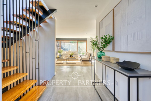 Cómodo Townhouse, Con Excelente Ubicación