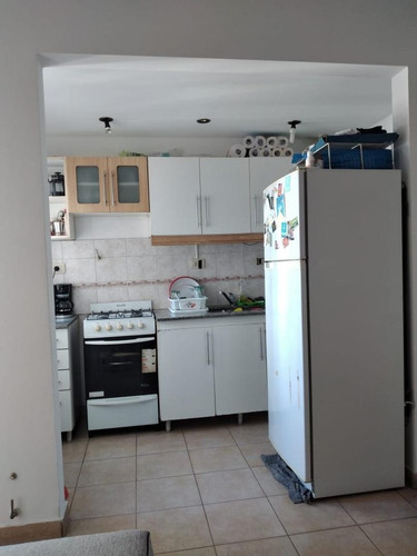 Imagen 3 de 5 de Ph 2 Ambientes. Primer Piso Por Escalera.
