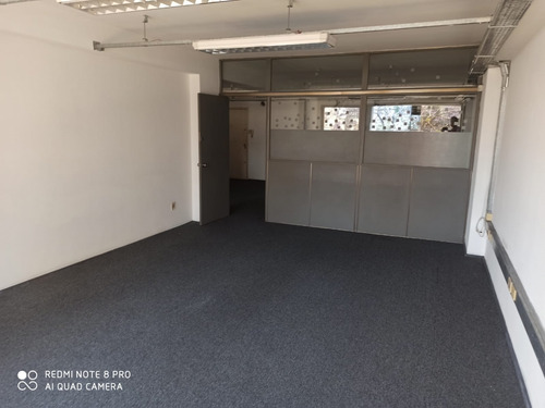 Oficina De 300m2, 8 Privados. 18 De Julio Y Martin C. Martínez