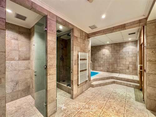 Casa En Venta De 7 Dorm. En Vitacura