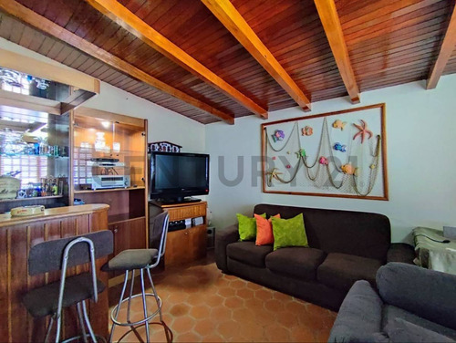 Amplio Townhouse Ubicado En C.r Villas De Oriente