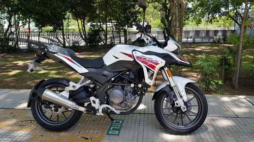 Imagen 2 de 15 de Benelli Trk 251 Abs, Cubiertas Metzeler En Stock Agrobikes