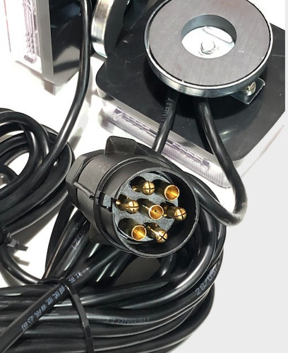 Imagen 3 de 6 de Farol Trasero Led Completo Trailer / Zorra C. Cable 7,5m Off