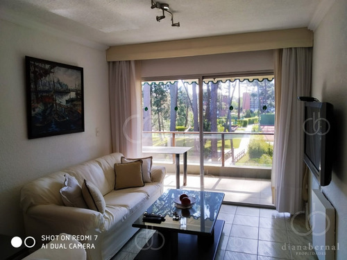 Imagen 5 de 17 de Apartamento De 3 Dormitorios Y Parrillero Propio En Playa Mansa, Punta Del Este- Ref: 54587