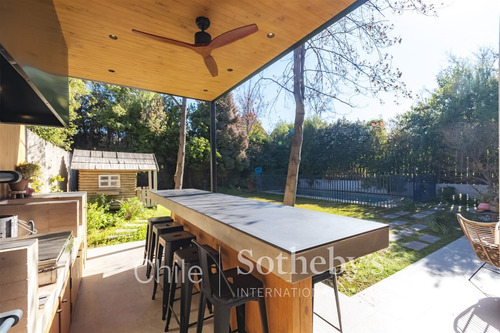Casa En Venta De 4 Dorm. En Lo Barnechea