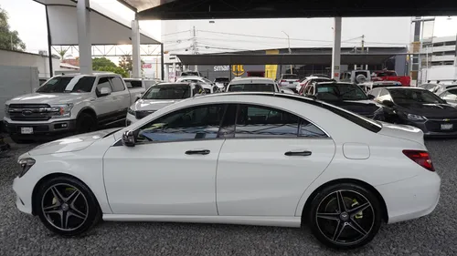 Mercedes-Benz Clase CLA 1.6 200 Cgi Sport At