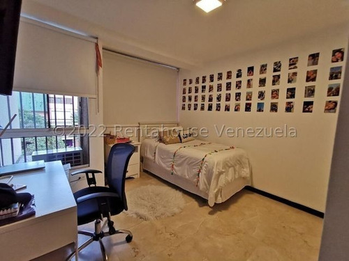 Imagen 17 de 22 de Mls. #22-22192 Hermoso Apartamento,espacioso, Con Claridad Natural Que Hace Sentir Un Hogar Cálido Y De Confort , Pisos De Mármol , Cocina Actualizada. Afm.