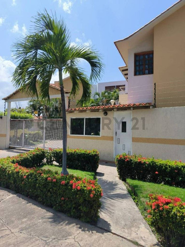 Miramar Plaza Apartamento Dúplex Con Muelle Propio Amoblado Y Equipado