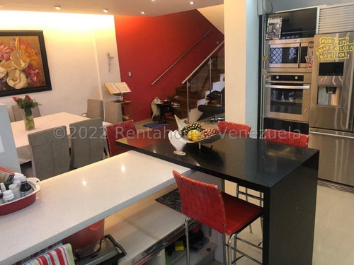 Hermosa Y Bella Casa De Niveles Con Detalles En Escayola, Estilo Moderno Con Cocina , Con Tope De Siliestone , Baños Modernos ,ubicada En Zona Tranquila, Conjunto Exclusivo Y Entablillado Con Patio, Z
