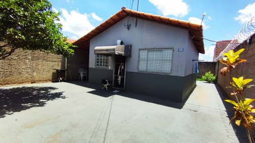 Dois Quartos E Um Banheiro