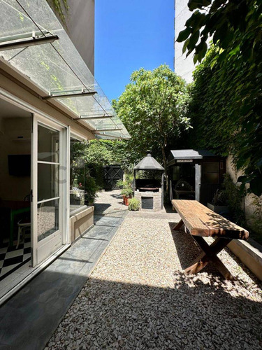 Casa De Estilo En Venta En La Plata