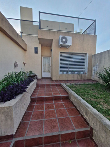 Casa En Venta Con Pileta En Rojas