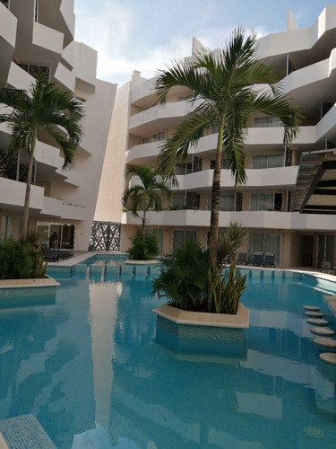 Estudio En Venta En Playa Del Carmen, The Gallery Condos, Totalmente Equipado Y Amueblado.