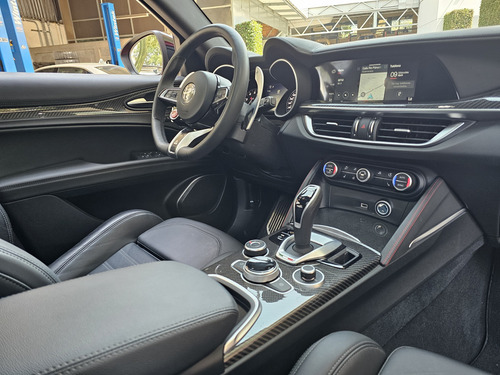 Alfa Romeo Stelvio 2.9L Quadrifoglio Verde V6 Bi-Turbo At