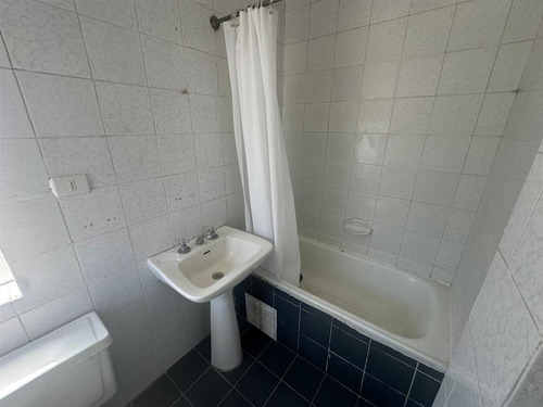 Casa En Venta De 4 Dorm. 3 Baños En Concepción