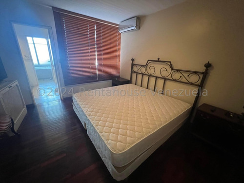 Apartamento En Venta Con Excelente Ubicaciòn En La Urb. Lomas De Las Mercedes