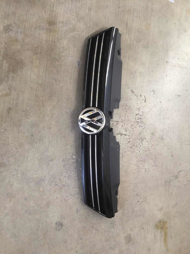 Parrilla Con Emblema Cromos Volkswagen Jetta2014 5c6.853.653