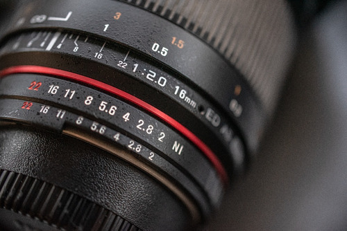 Lente Rokinon 16mm F2.0 Para Dslr Nikon Formato Dx (Usado)