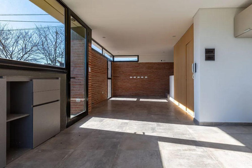 Duplex Venta -2 Dormitorios Y Cochera -estrenar -240 Mts 2 - Barrio Gambier