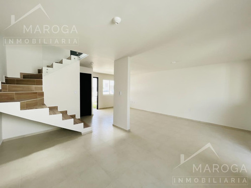 Imagen 3 de 16 de Casas De 4 Recámaras, Principal Con Vestidor Y Baño, Amplios Espacios