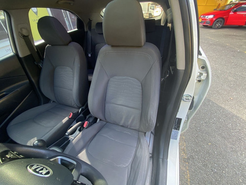 Imagen 12 de 21 de Kia Rio Spice Modelo 2013
