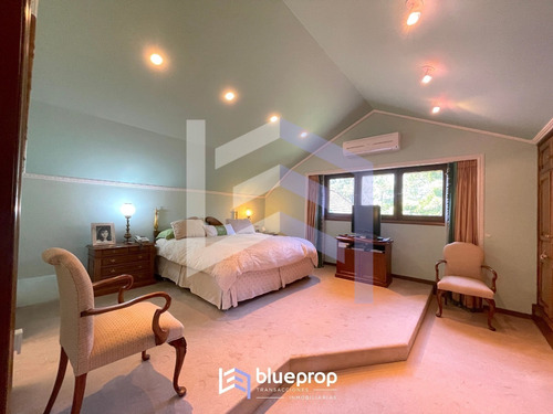 Casa En Venta En Punta Del Este: Importante Residencia A Una Cuadras Del Mar En Playa Mansa.