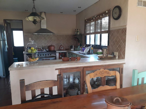 Hermosa Casa 5 Amb Con Piscina Sobre Lote De 980 M2 Barrio 2 Plantas Santa Rita