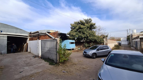 Imagen 2 de 8 de Galpón En Venta Más 2 Departamentos - Con Escritura