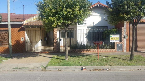 Casa  En Venta Ubicado En Quilmes Oeste, Quilmes, G.b.a. Zona Sur