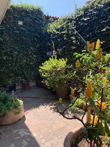 Venta Hermosa Residencia En San Gonzalo, Zapopan, Jalisco En San Gonzalo