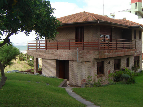 Importe Chalet En Esquina Con Vista Al Mar. Zona Centro Gran Parque 2 Cocheras