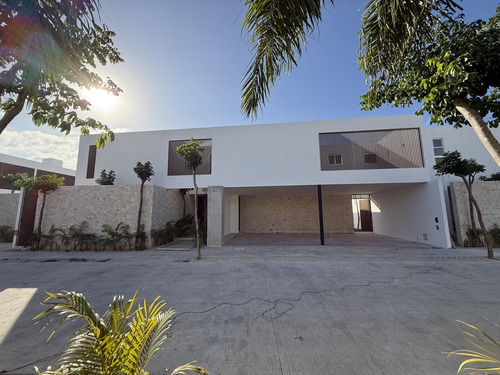 Casa En Venta Merida, En Privada, Con 562 Mt De Construccion