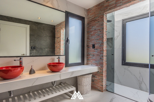 Imagen 9 de 14 de Casa En Venta De 4 Dormitorios, Piscina Y Barbacoa