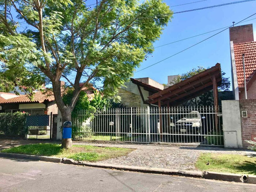 Hermosa Casa Venta Hurlingham C/jardín Aptacrédito