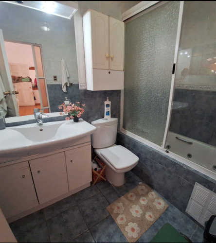 Casa En Venta De 4 Dormitorios. En Condominio En Los Andes