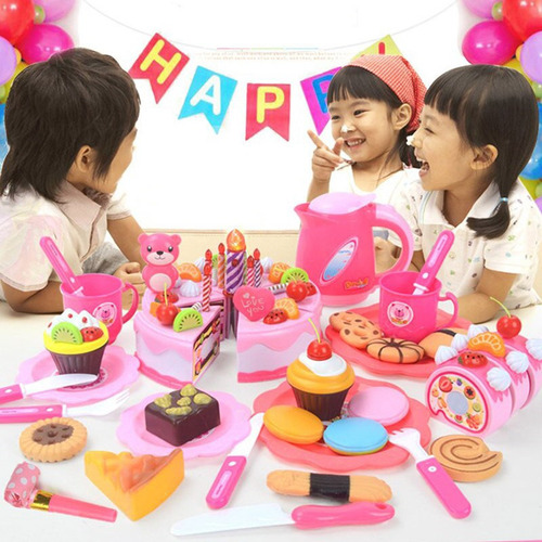 Aa Té De La Tarde For Niños Con Pastel De Cumpleaños De