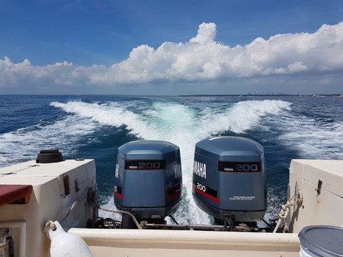 Mako Marine 250 Año 2005 Con 2 Motores Yamaha De 200hp