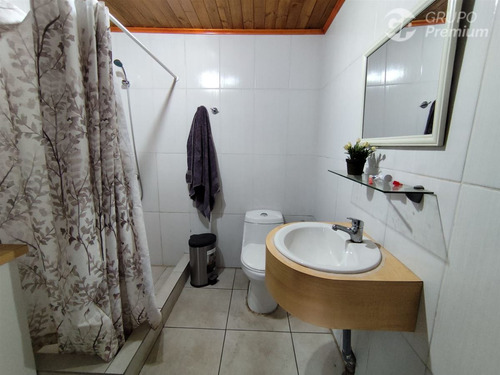 Casa En Venta En Lo Espejo 4 Dormitorios, Regularizada