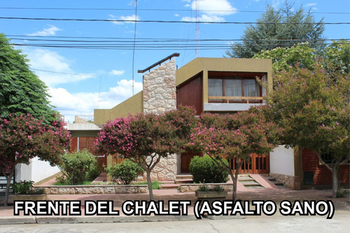 Casa, Chalet, Hermoso Diseño, 9 Hambientes, Amplios Espacios, Parque Verde Con Galpón