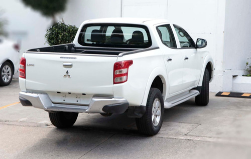 Imagen 13 de 14 de Mitsubishi L200 2018 2.4 Cabina Doble 4x2 Mt