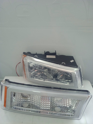 Faros Chevrolet Silverado Cara Diablo Lh/rh Original 100% Gm