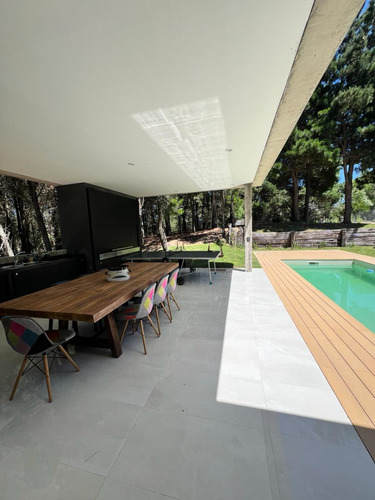 Casa En Alquiler Senderos Iv , Costa Esmeralda , 5 Dormitorios , Piscina Climatizada , Fines De Semana Y Feriados !