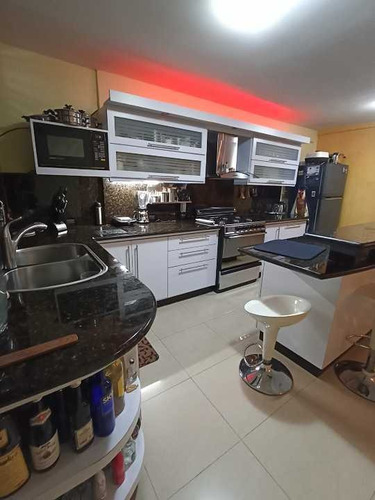 Imagen 5 de 17 de Se Vende Town House Amoblado En Urb Campo Claro, Av Bella Vista