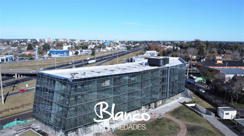 Imagen 4 de 20 de A Partir De Septiembre 2022! Alquiler Oficina De 58 Metros En El Edificio Meridiano - Pilar