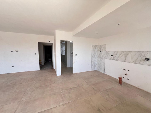 Venta Dos Ambientes, 55m2, Cochera, Lanús.