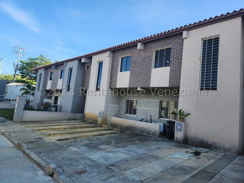 & Casa En Venta Vanguardista En Urb. La Mora Cabudare Cod 2 - 4 - 8402 & (mehilyn Perez )